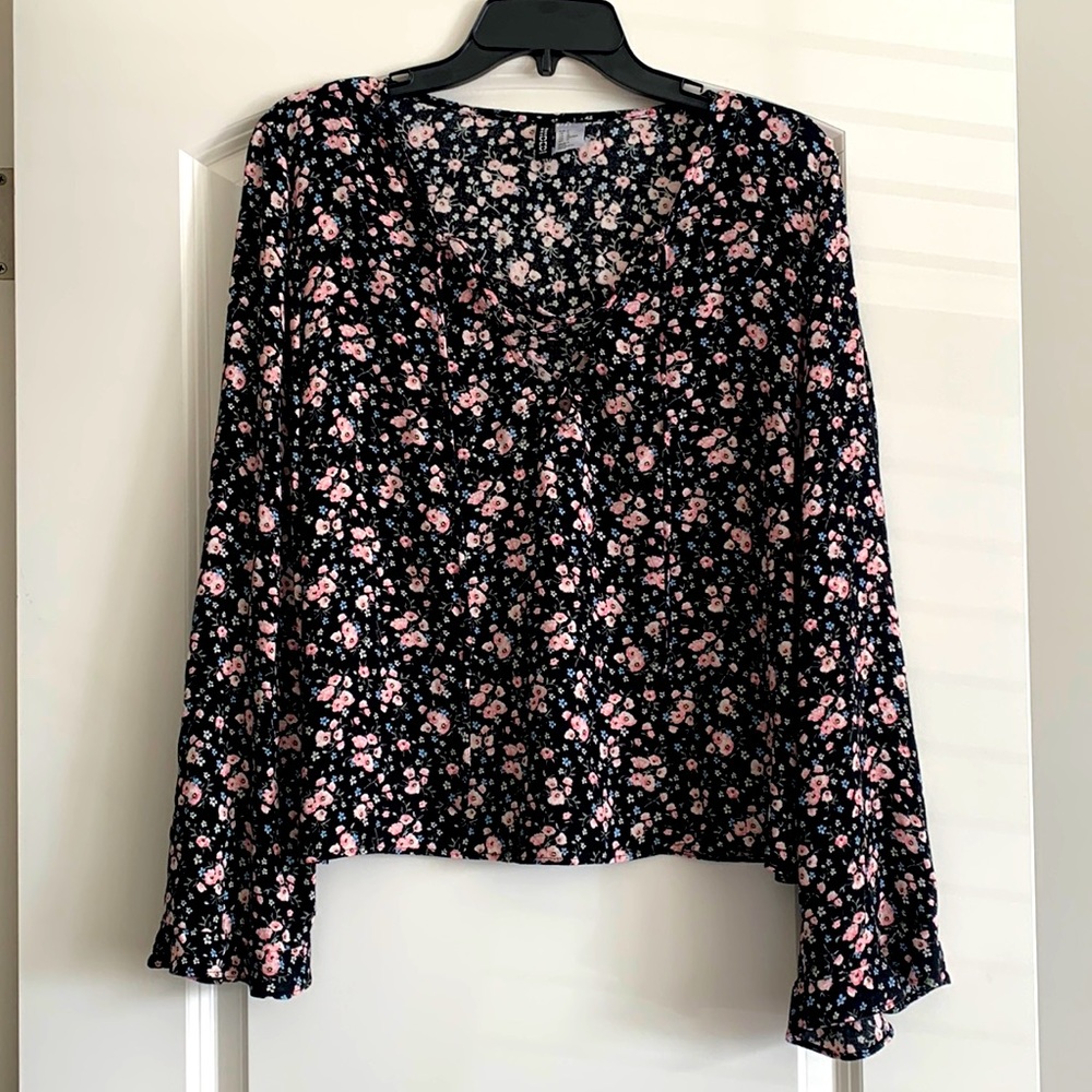 H&M Divided Black Floral Patterned Ruffle Blouse Top With Lacing - Picture 3 of 9